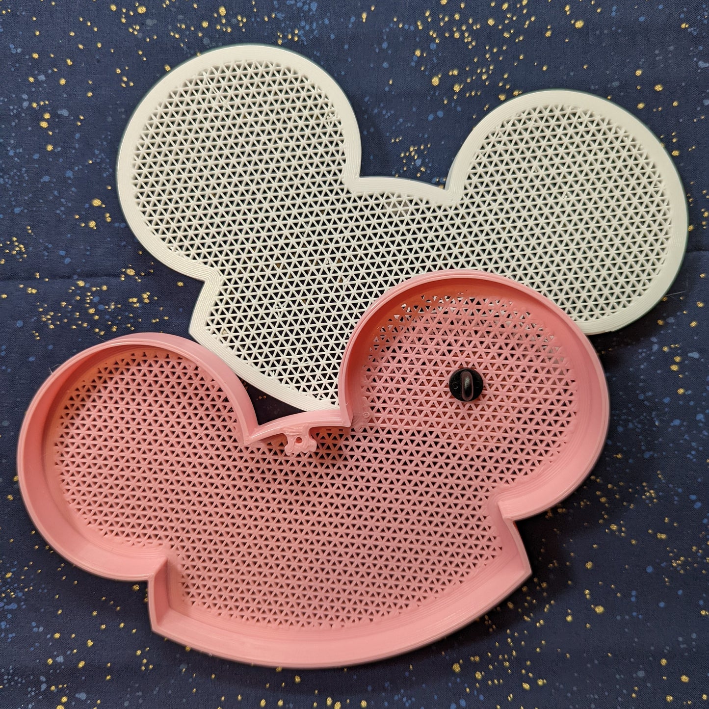 Mouseketeer Hat Corkless Pin Board (7" x 4")